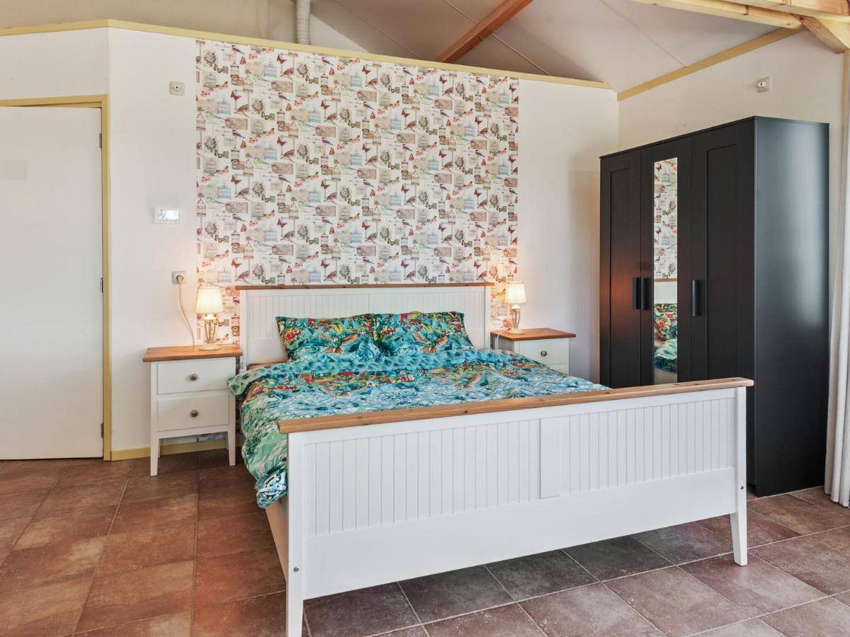 Enticing Holiday Home In Eastermar Near Burgumer Mar Lake Hoogzand Exterior foto